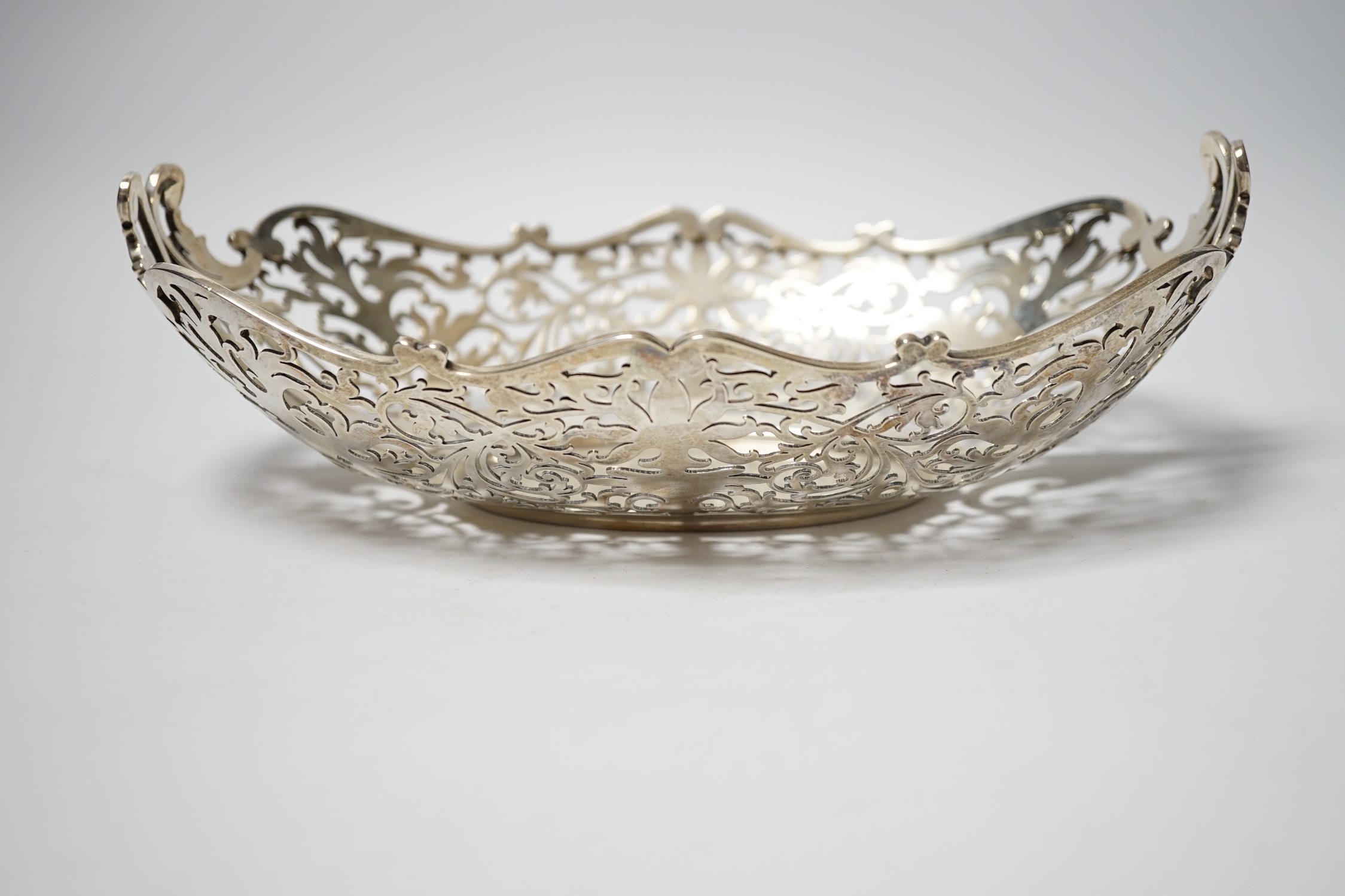 A George V pierced silver oval dish, Walker & Hall, Sheffield, 1928, 25.4cm, 13.4oz